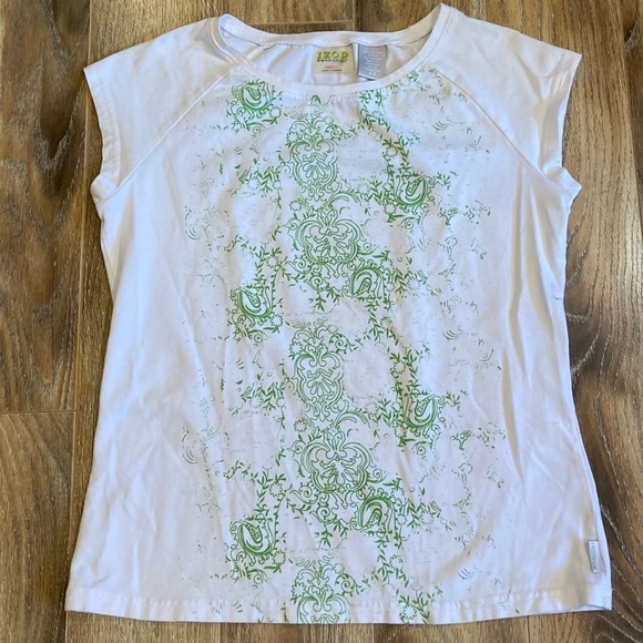 Izod Tops - NWOT Izod T-shirt S